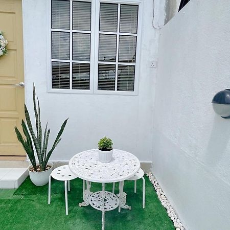 Helena'S Studio Suite Gerik Exterior photo