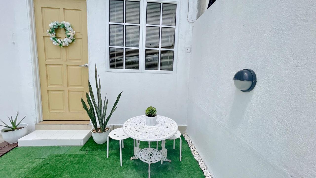 Helena'S Studio Suite Gerik Exterior photo